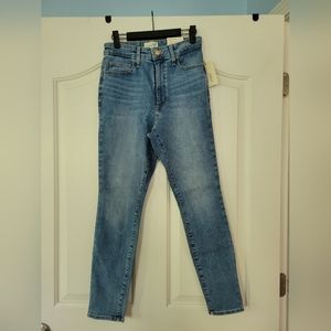 New Universal Thread high rise skinny jeans. Size 8 short